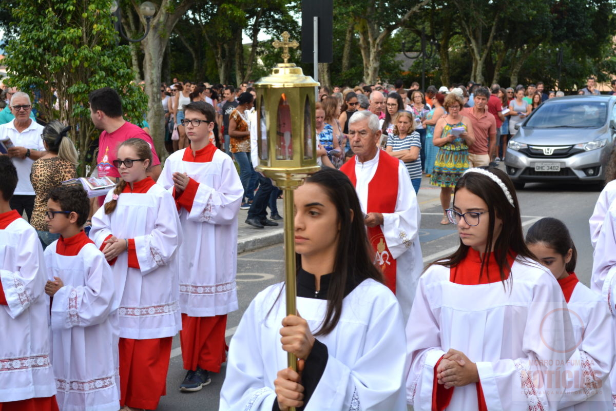 Fiéis participam da Caminhada da Penitência em Morro da Fumaça