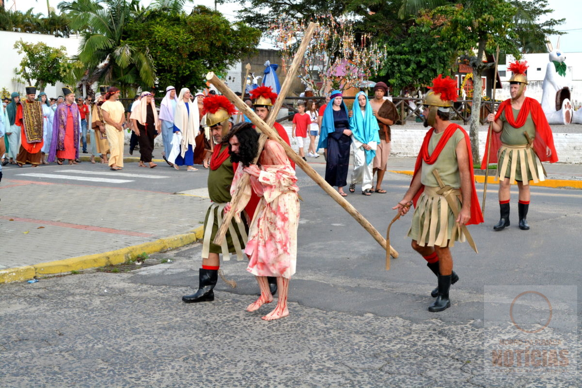 Fiéis participam da Caminhada da Penitência em Morro da Fumaça