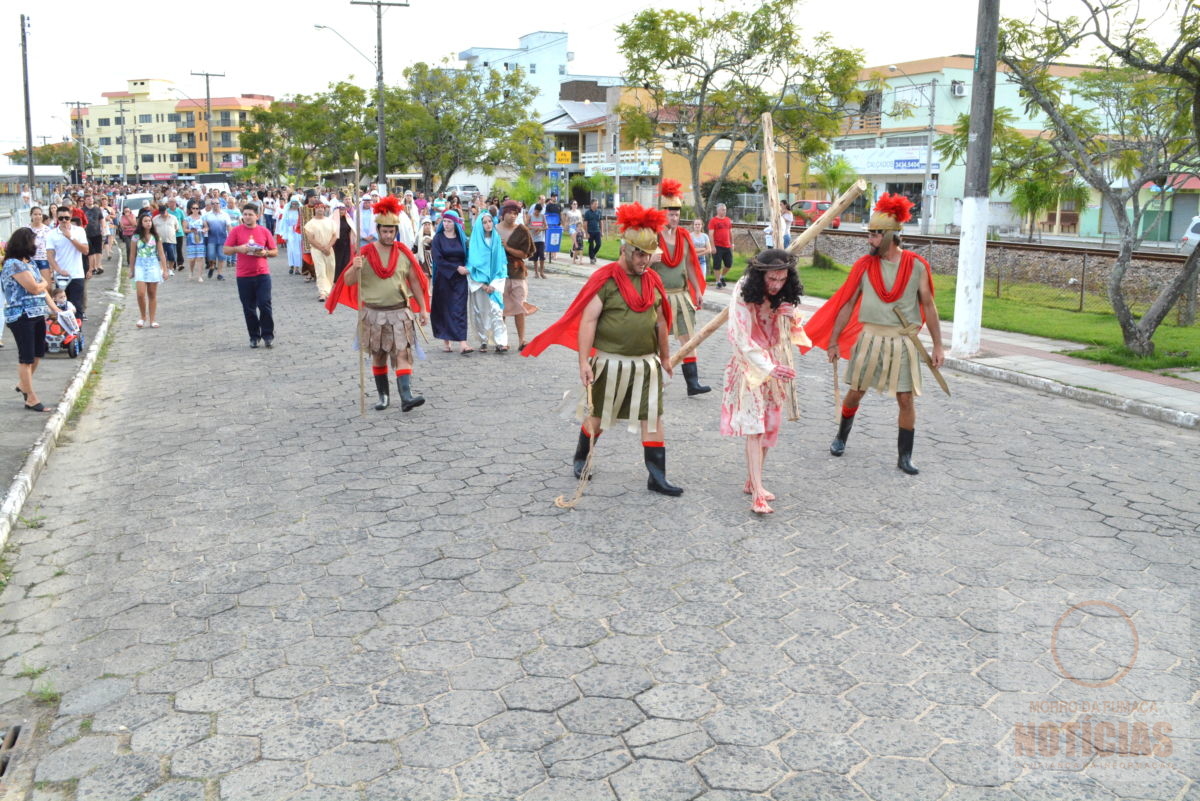 Fiéis participam da Caminhada da Penitência em Morro da Fumaça