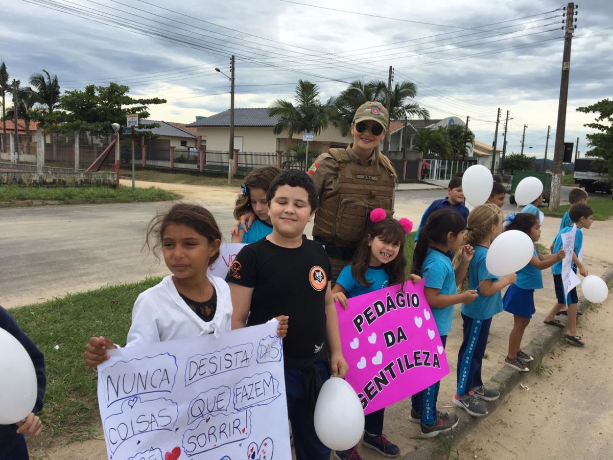 Escola Vicente Guollo realiza “Pedágio da Gentileza”