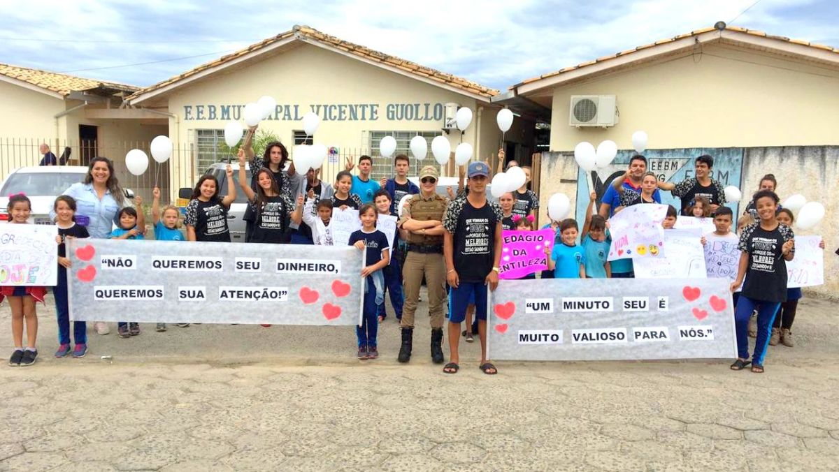 Escola Vicente Guollo realiza “Pedágio da Gentileza”