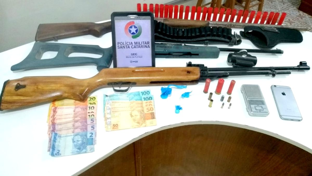 Homem é preso com armas, munições e droga no centro