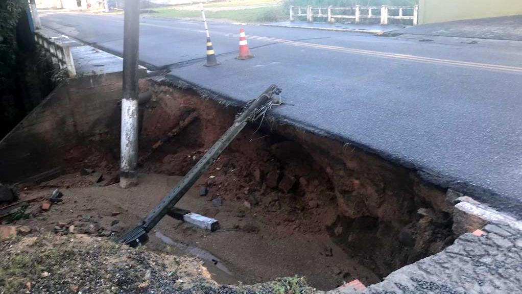 Rompimento em tubulações deixa Morro da Fumaça sem água