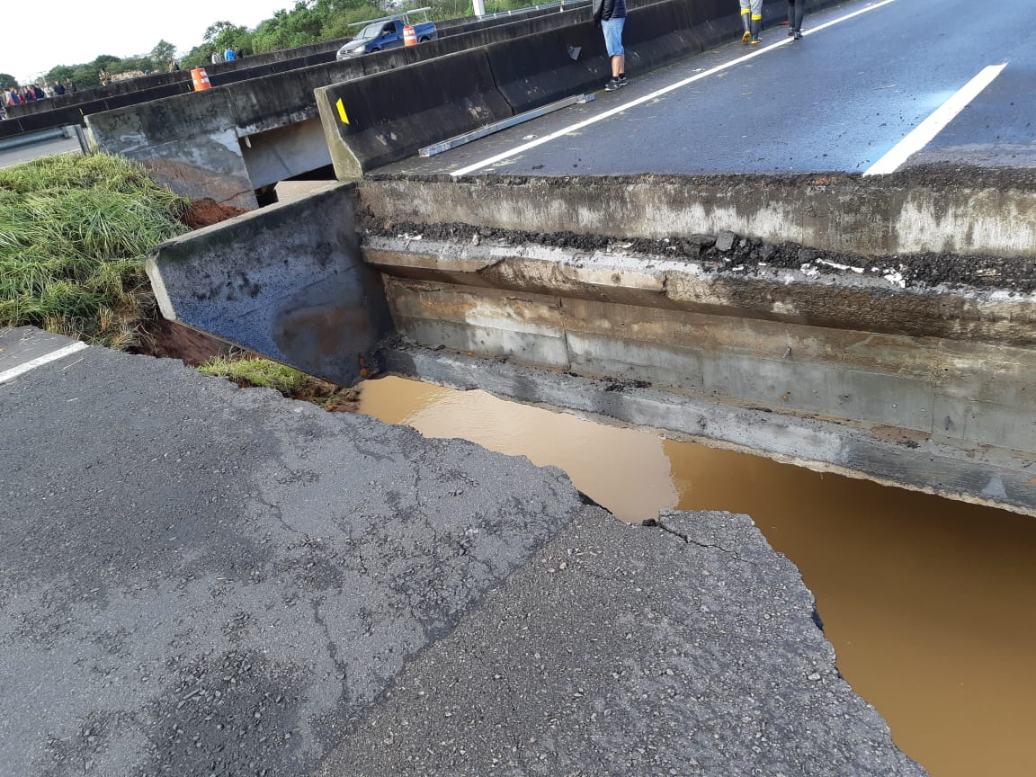 Morro da Fumaça serve de desvio para acesso a BR-101