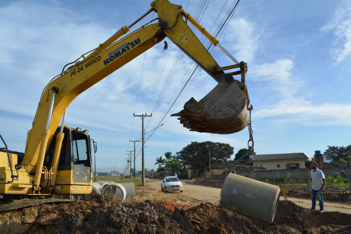 Com investimento de R$ 500 mil, inicia pavimentação da Rua Nery de Rochi