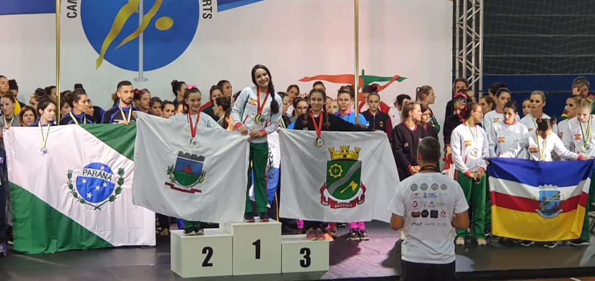 Atleta fumacense é vice-campeã catarinense e brasileira de Pole Sports