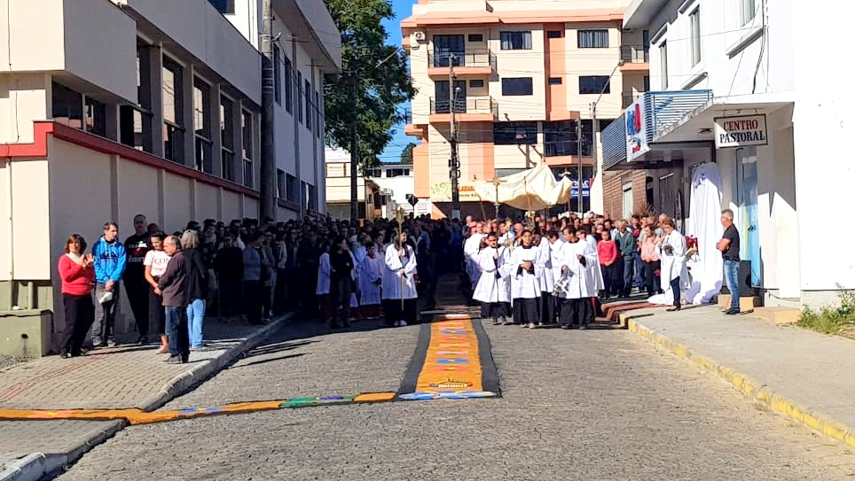 Procissão de Corpus Christi reúne fiéis em Morro da Fumaça