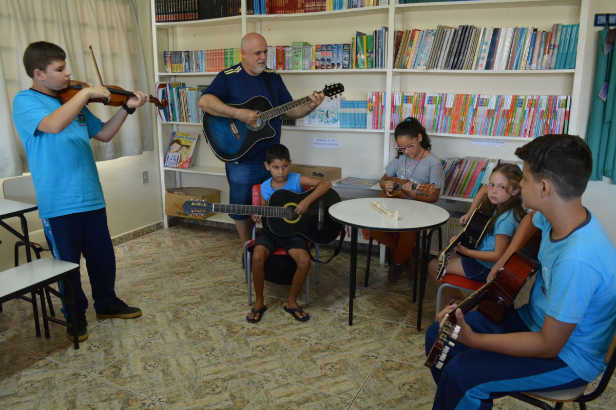 Aulas de música atendem 70 alunos da Rede Municipal de Ensino