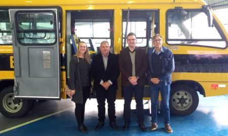 Morro da Fumaça recebe novo micro-ônibus escolar