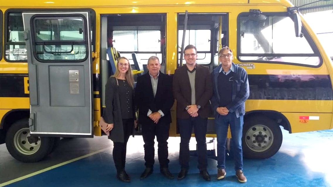 Morro da Fumaça recebe novo micro-ônibus escolar