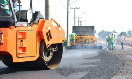 Rua Nery De Rochi recebe camada asfáltica