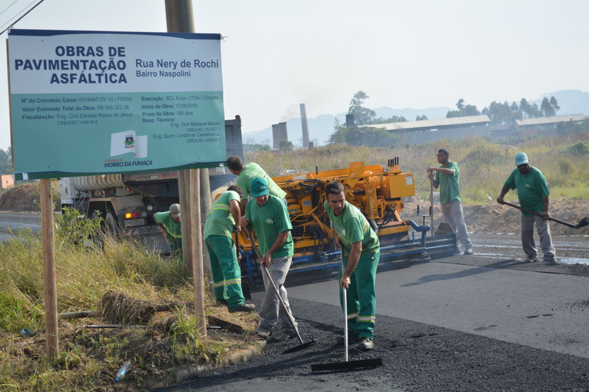 Rua Nery De Rochi recebe camada asfáltica