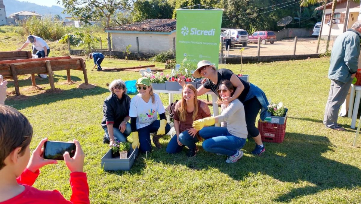 Sicredi mobiliza rede voluntária no Dia de Cooperar