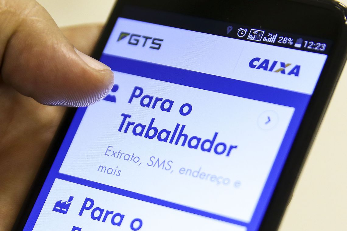 Pagamento de até R$ 500 do FGTS para trabalhadores começa amanhã