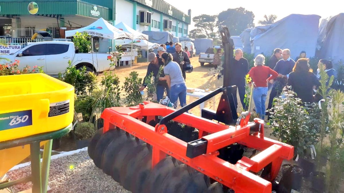 Fumaf faz coleta de lâmpadas durante Feira de Mudas