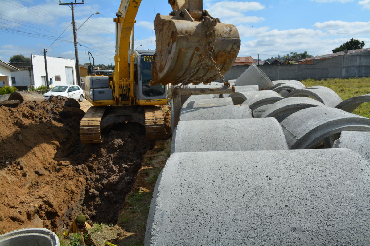 Prefeitura recupera drenagem no Bairro Monte Verde