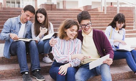 Aluna com bolsa integral que teve de pagar mensalidades será indenizada por faculdade