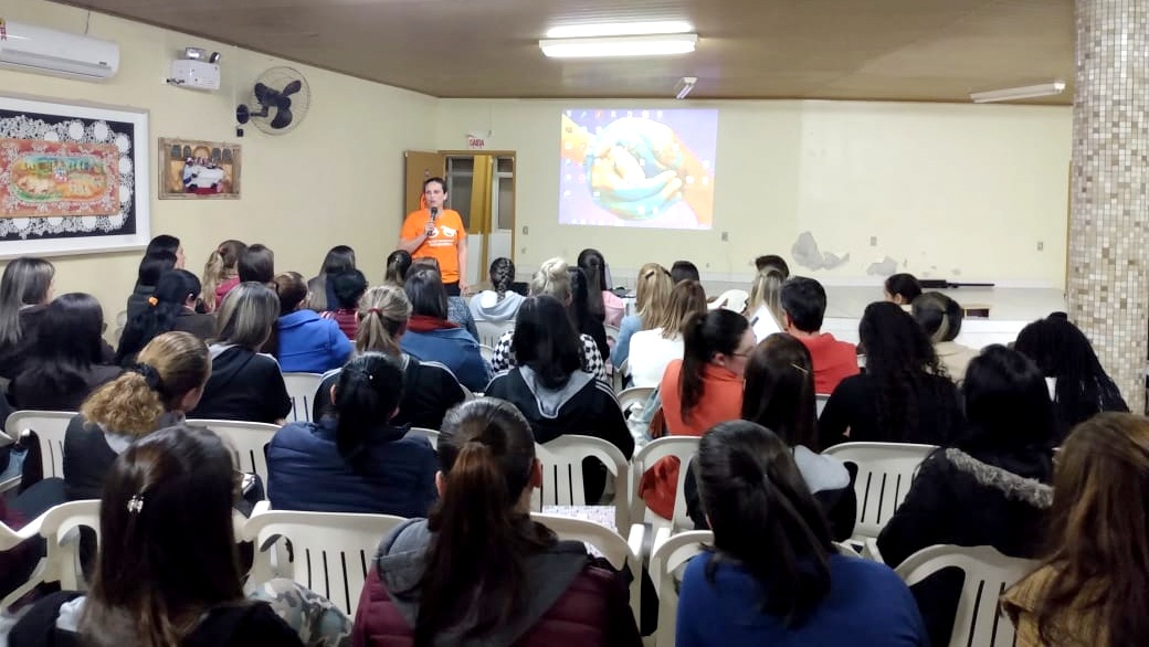 Parceria entre Município e Apae possibilita a capacitação dos profissionais da educação