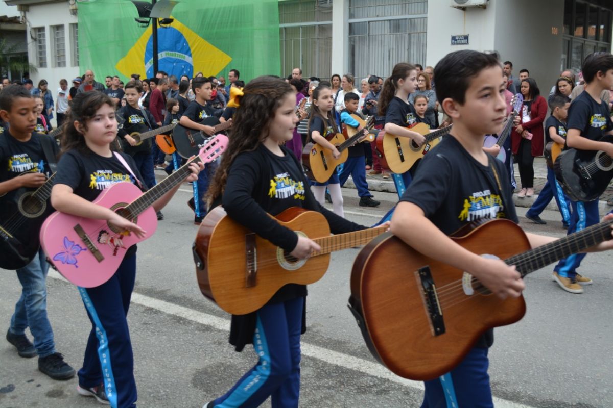 Amor à Pátria e conscientização no Desfile Cívico de Morro da Fumaça (FOTOS)