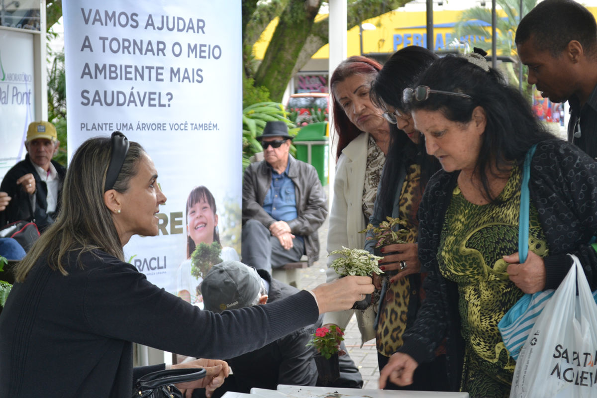 RAC e Racli participam de ação especial em celebração ao Dia da Árvore