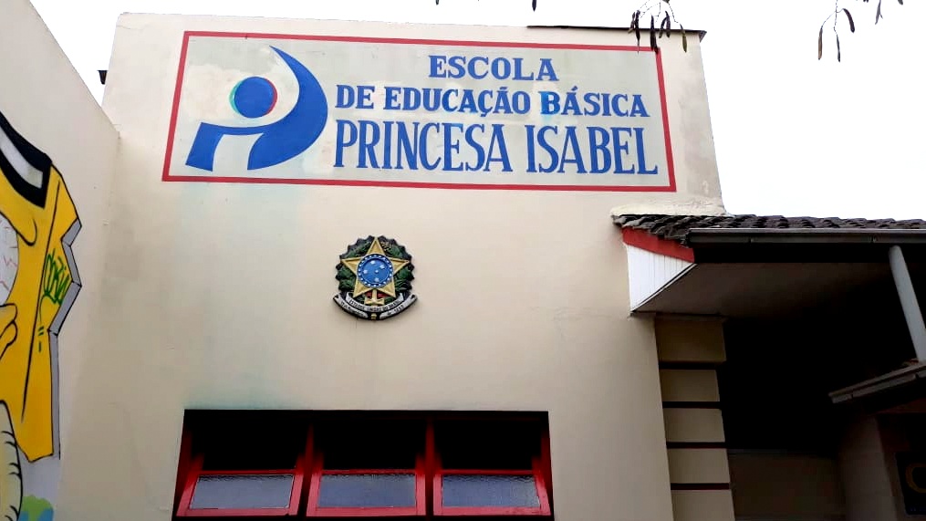 Escola Princesa Isabel realiza drive-thru para arrecadar fundos