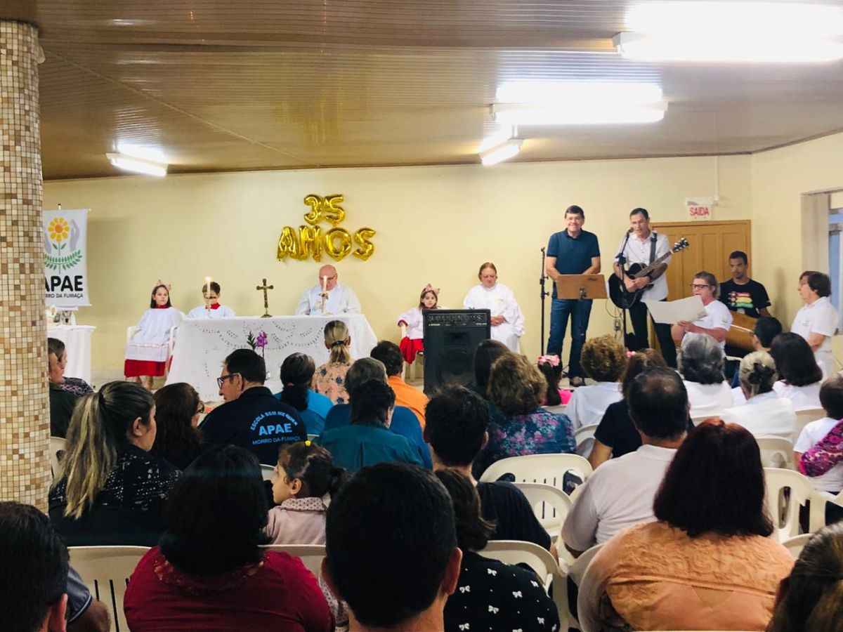 Desfile FJF, 35 anos Apae, Movimento de Irmãos, casamento e muito mais