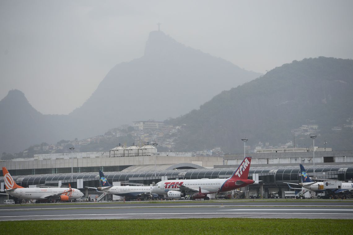 Taxa adicional de embarque internacional será eliminada, diz ministro