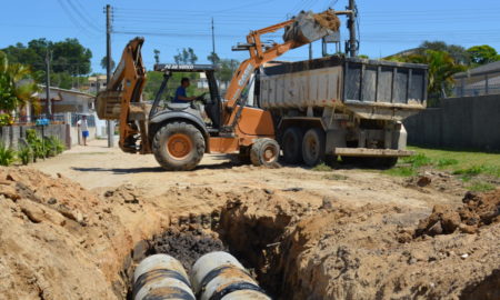 Drenagem é construída entre os bairros Capelinha e Jussara