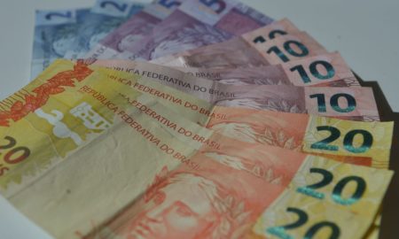 Salário mínimo de R$ 1.412 entra em vigor nesta segunda-feira