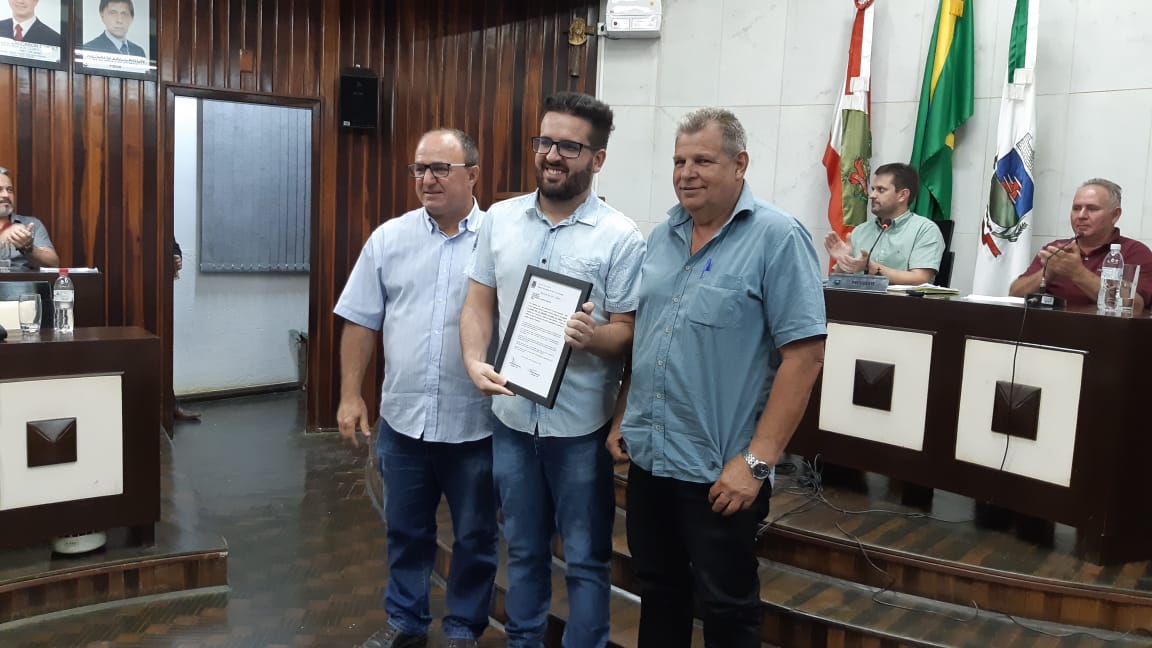 Trabalhos das secretarias de Saúde e de Educação e da Defesa Civil são reconhecidos no Legislativo