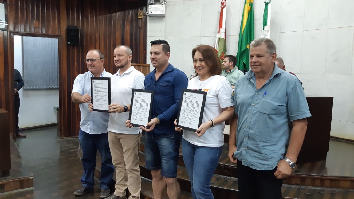 Trabalhos das secretarias de Saúde e de Educação e da Defesa Civil são reconhecidos no Legislativo