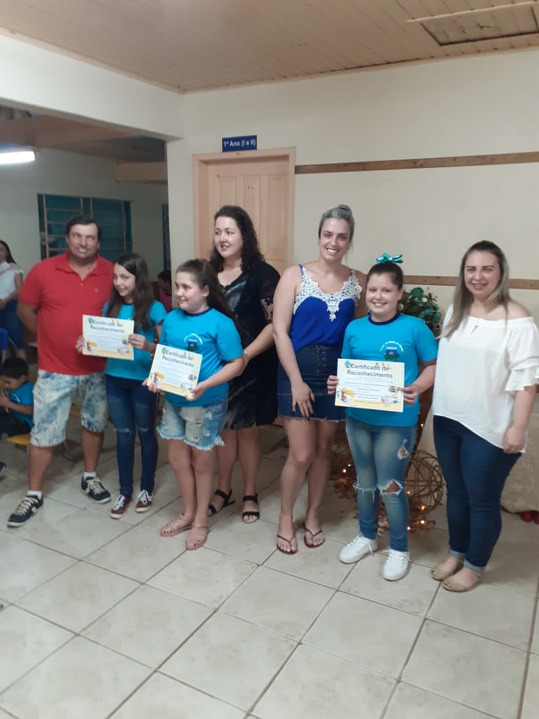 Alunos da Escola Vicente Guollo participam de noite de autógrafos