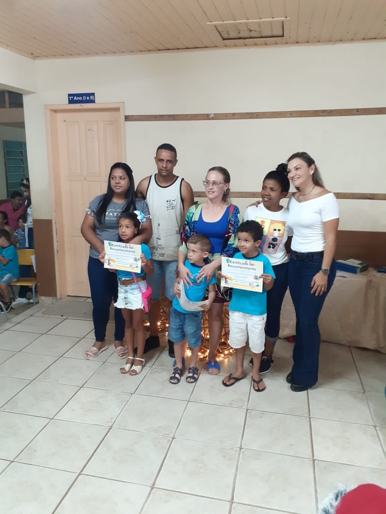 Alunos da Escola Vicente Guollo participam de noite de autógrafos