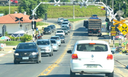 Ida e volta da Esplanada: fluxo de veículos intenso no final de semana