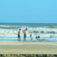 Calor leva veranistas à Praia da Esplanada