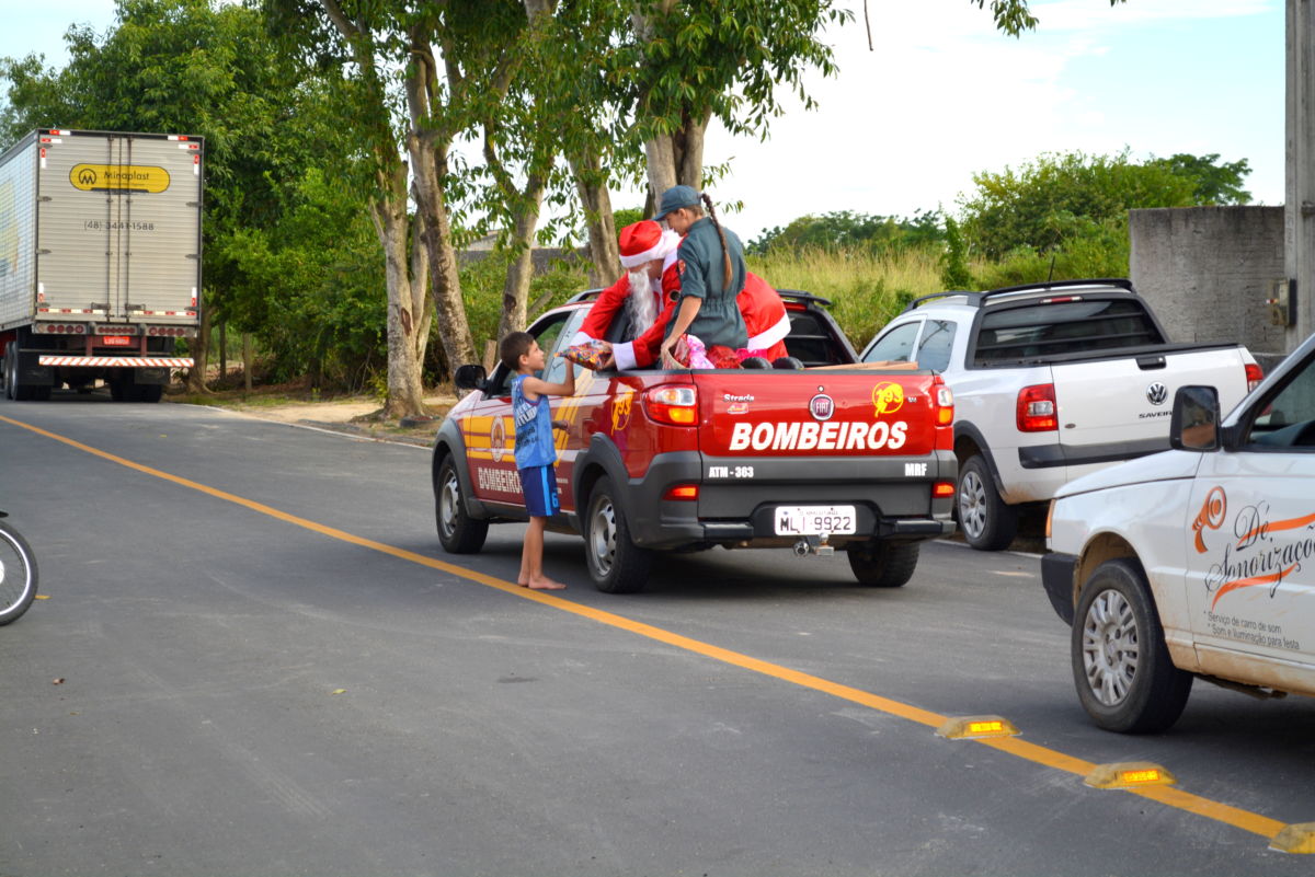 Natal Solidário do Corpo de Bombeiros distribui mais de 600 brinquedos