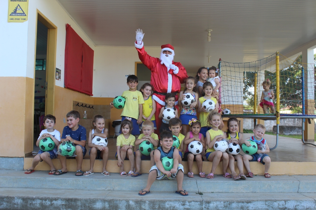 Grupo RAC realiza ação de Natal com crianças de Içara