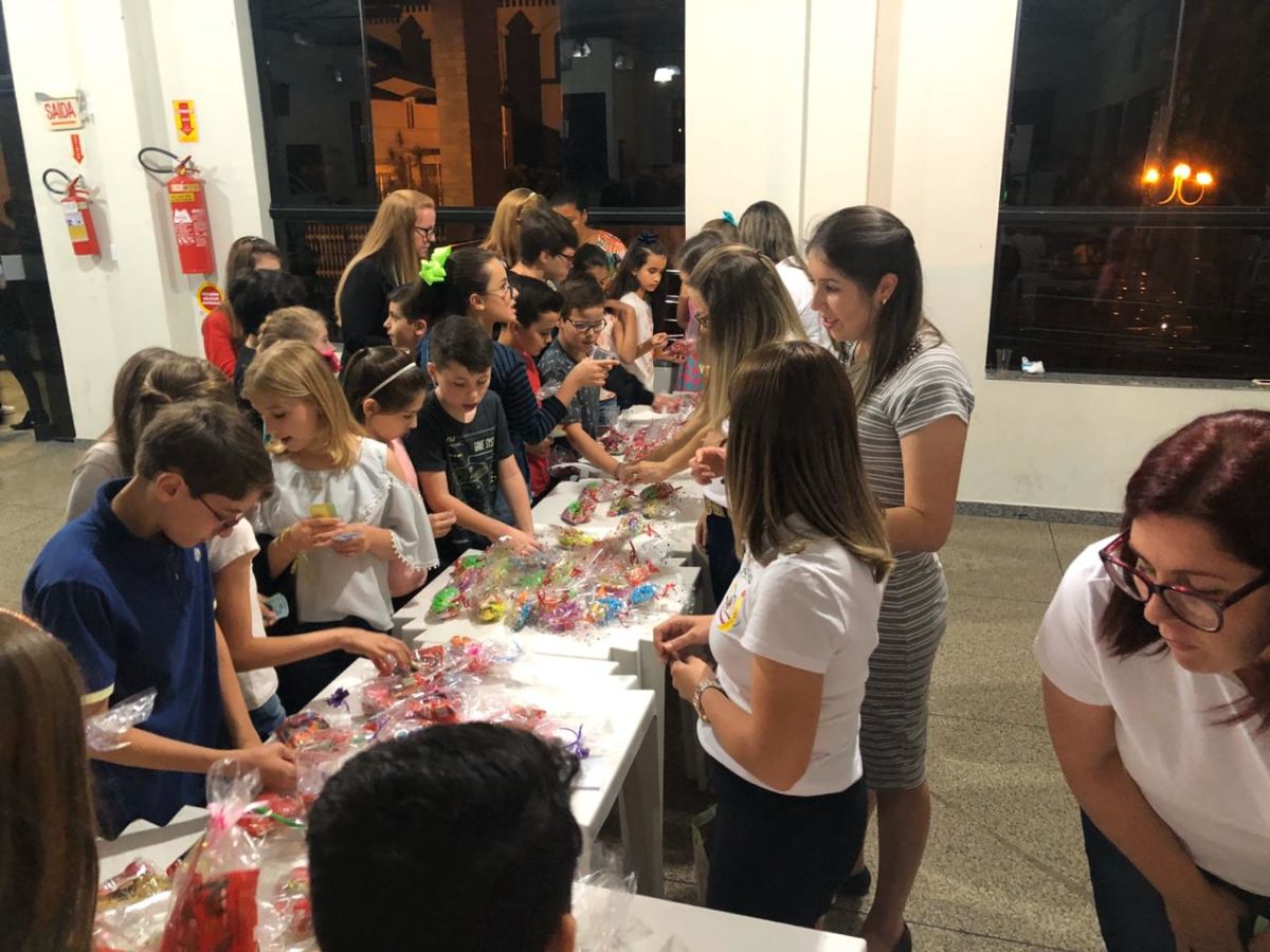 Famílias participam da Primeira Festa de Natal da Catequese