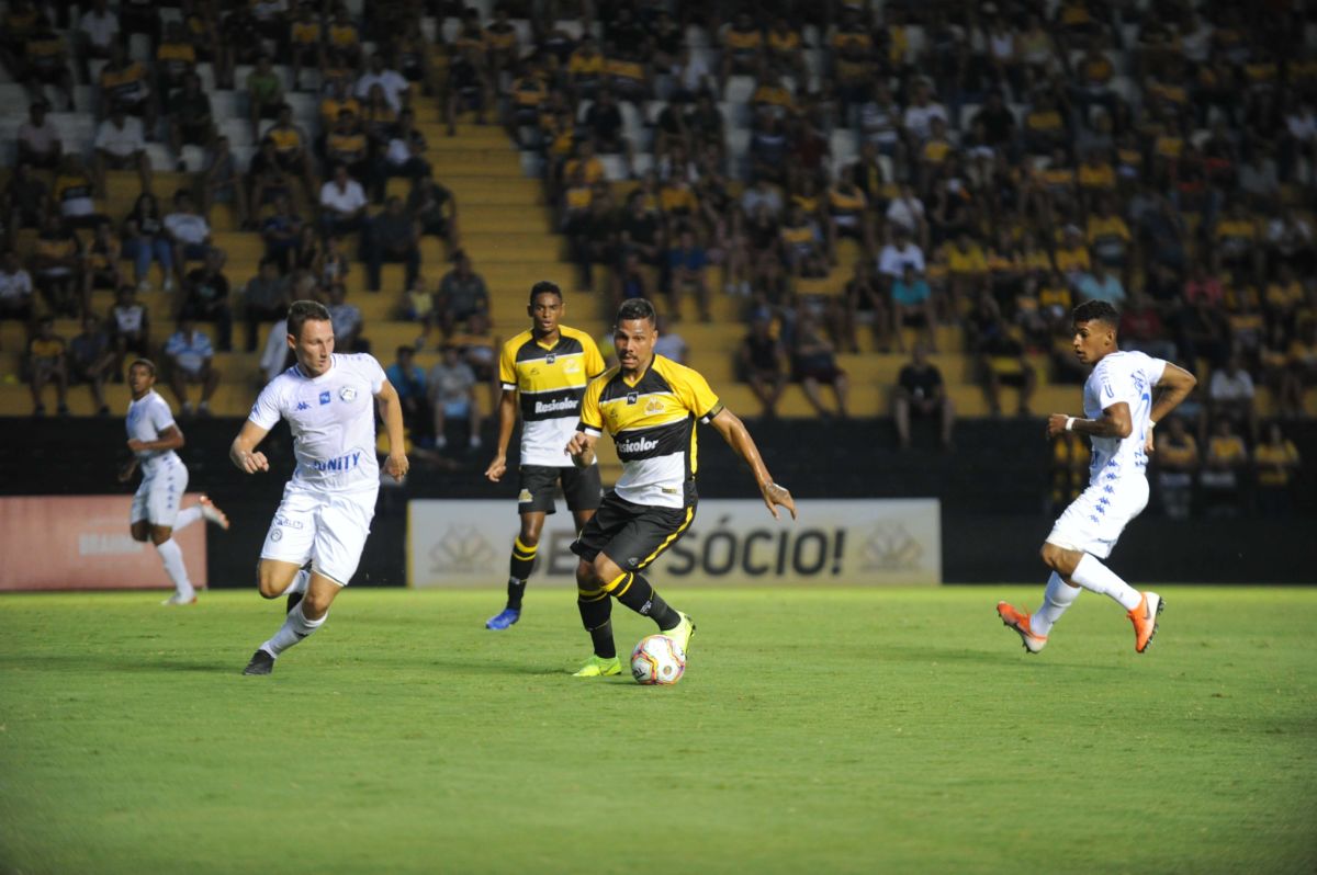 Tigre fica no empate no Heriberto Hülse