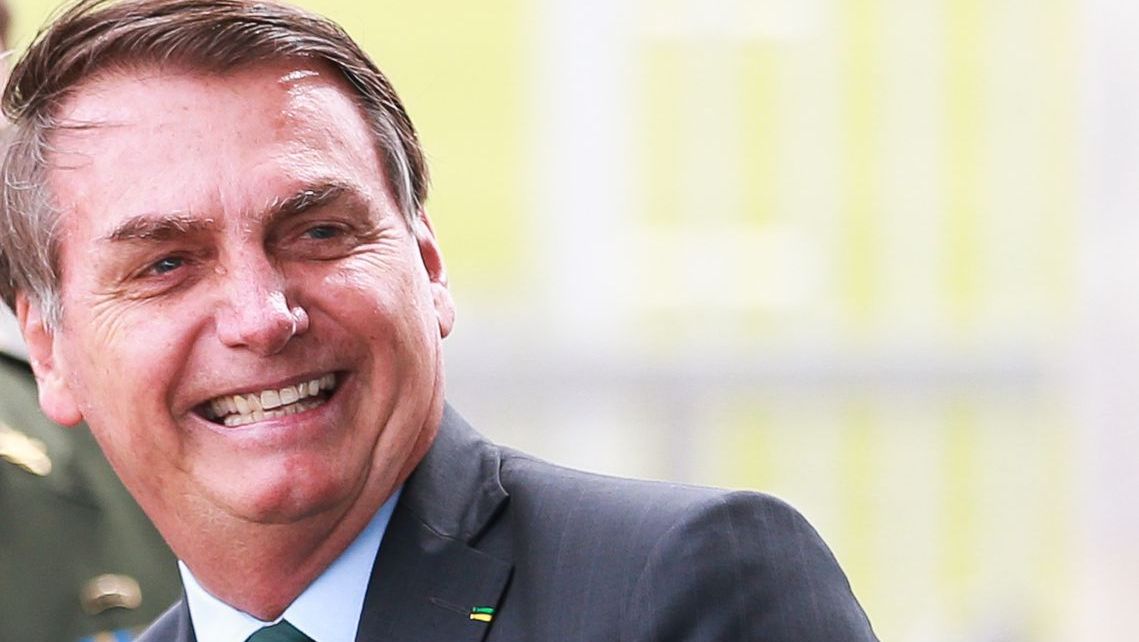 Bolsonaro sanciona lei que institui carteira nacional do autista