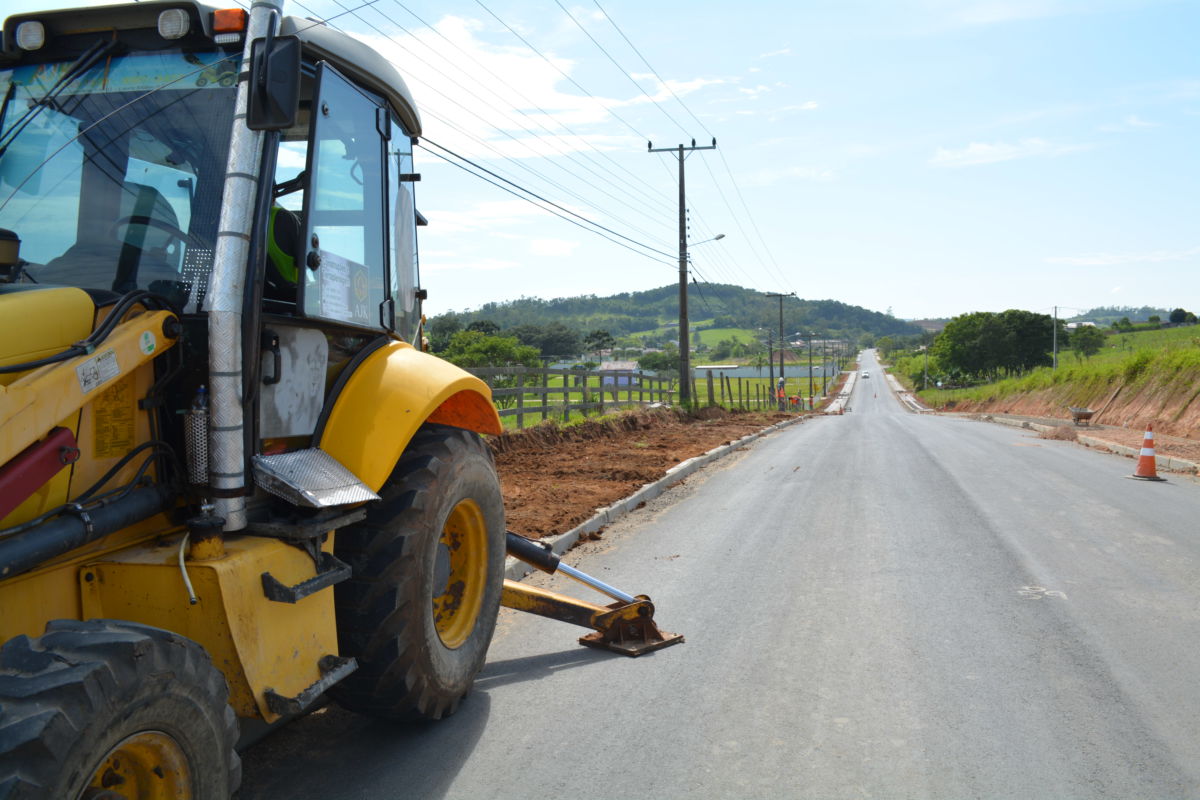 Depois do asfalto, Rodovia Municipal Tranquilo Sartor recebe calçadas