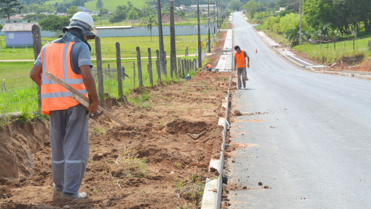 Depois do asfalto, Rodovia Municipal Tranquilo Sartor recebe calçadas