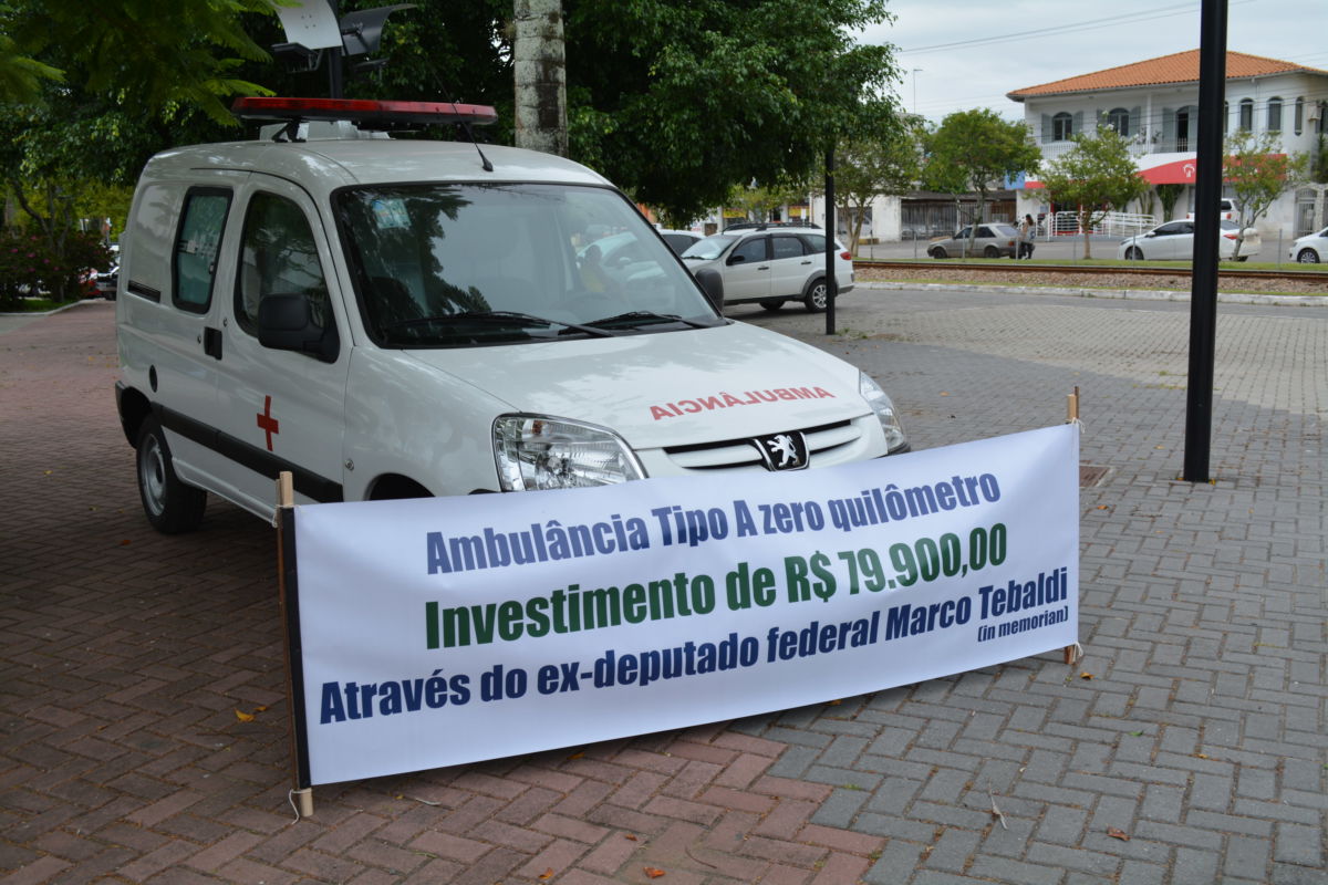 Morro da Fumaça ganha nova ambulância