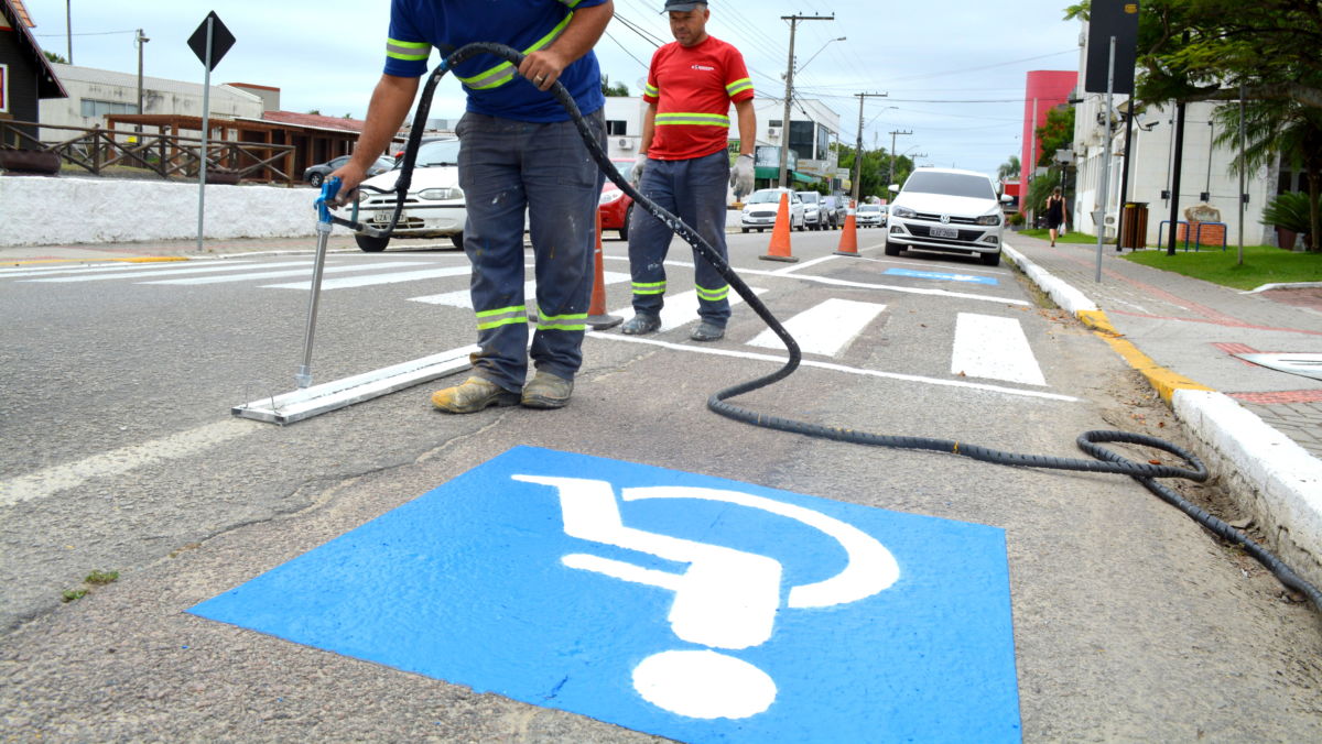 Sinalização de vagas de estacionamento especiais ganha reforço