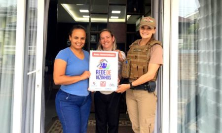 Polícia Militar entrega novas placas do Rede de Vizinhos em Estação Cocal