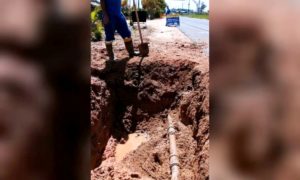 Samae conserta vazamento de água no Bairro Graziela
