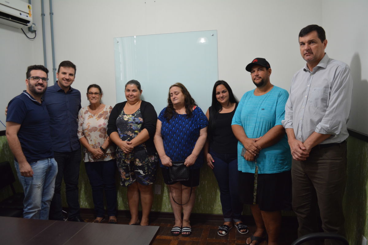 Famílias que dependem de aluguel social conhecem projeto da casa própria