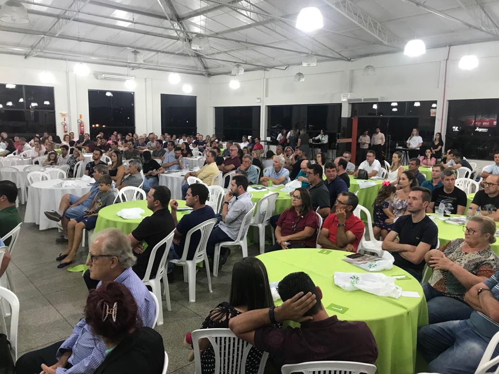 Sicredi Sul SC apresenta resultados para associados e convidados em Morro da Fumaça
