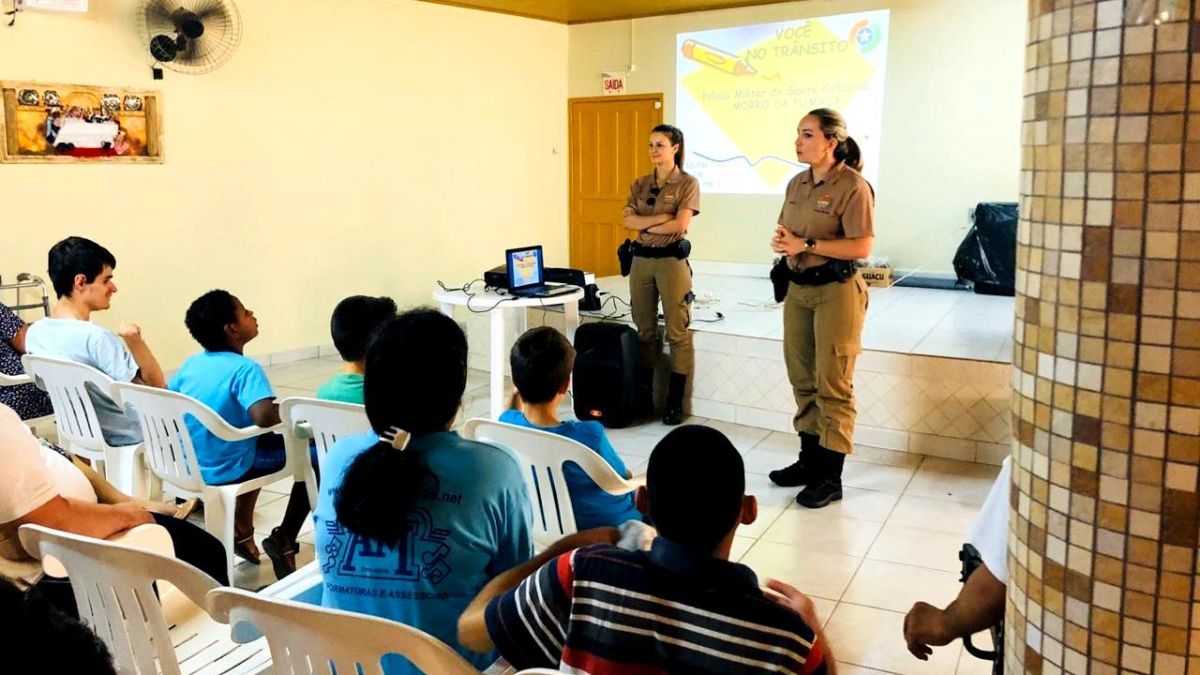 Polícia Militar faz palestra educativa na APAE de Morro da Fumaça