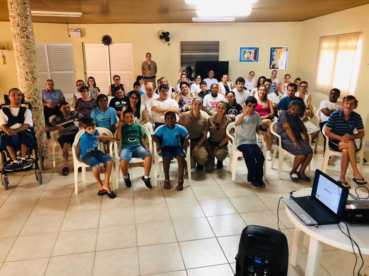 Polícia Militar faz palestra educativa na APAE de Morro da Fumaça